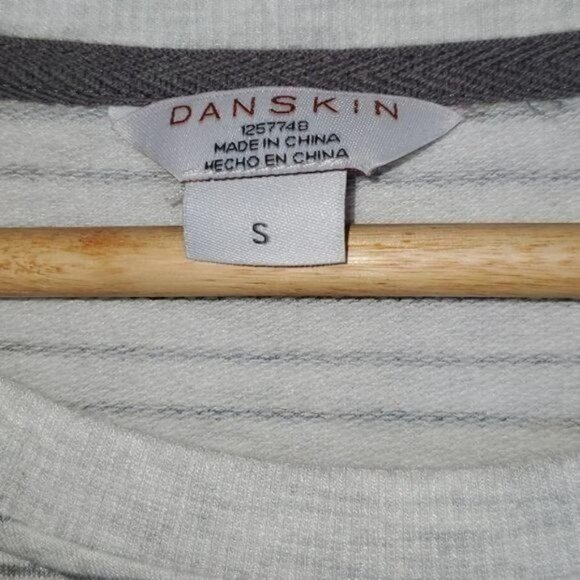 Danskin Sz. S Grey Striped Long Sleeve Cute Cut Front Sweatshirt - Picture 3 of 11